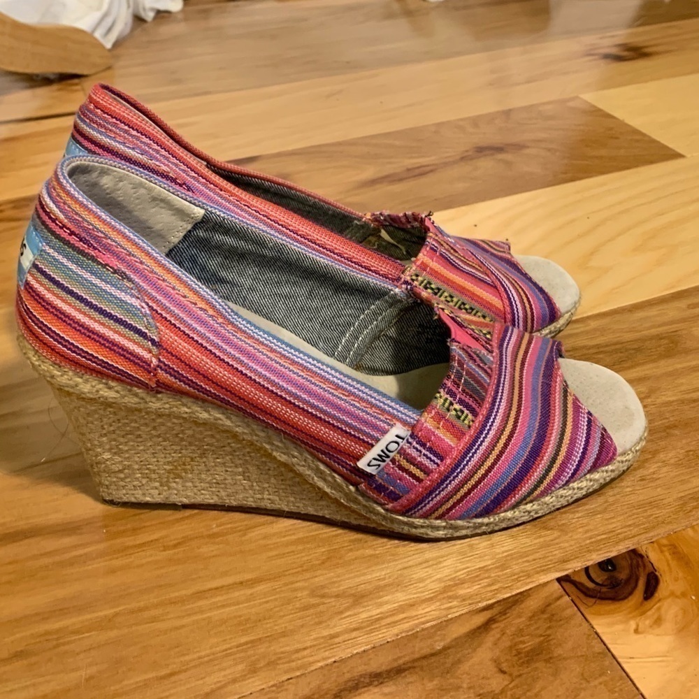 Toms peep toe striped wedges. Size 7